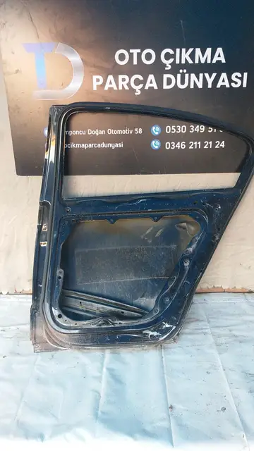 Volkswagen Passat Sağ Arka Kapı 05-11