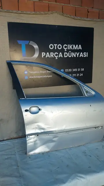 Ford Fiesta Sağ Ön Kapı 03-08