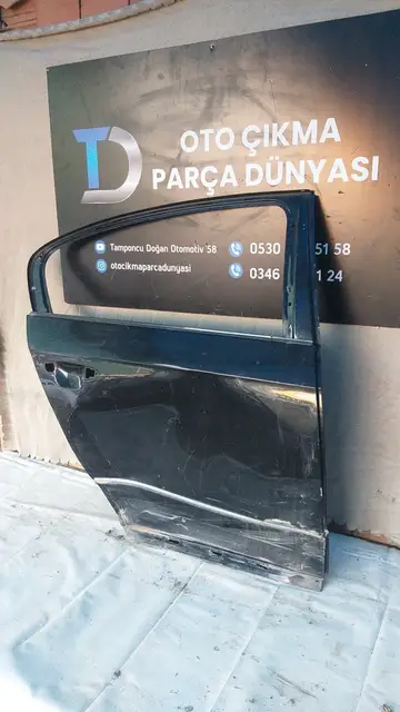 Volkswagen Passat Sağ Arka Kapı 05-11