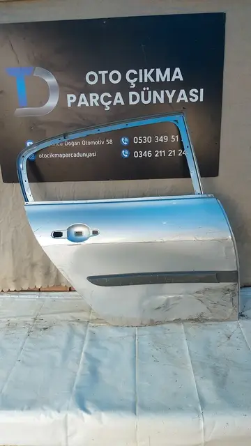 Renault Megane 2 Sağ Arka Kapı 04-10