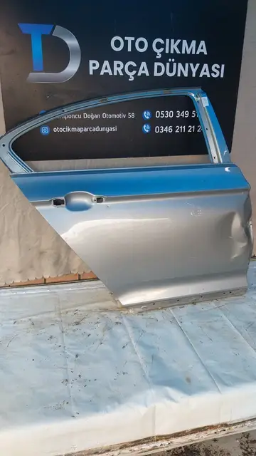 Volkswagen Passat Sağ Arka Kapı 15-20