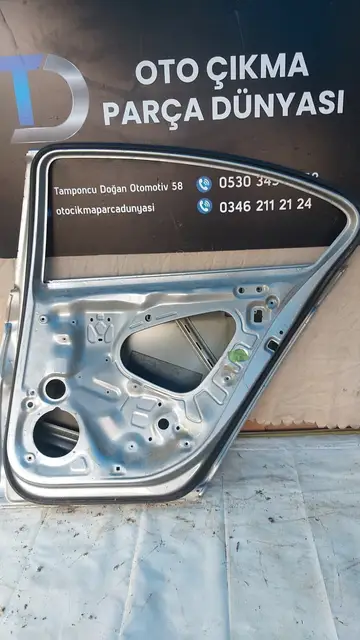 Volkswagen Passat Sağ Arka Kapı 15-20