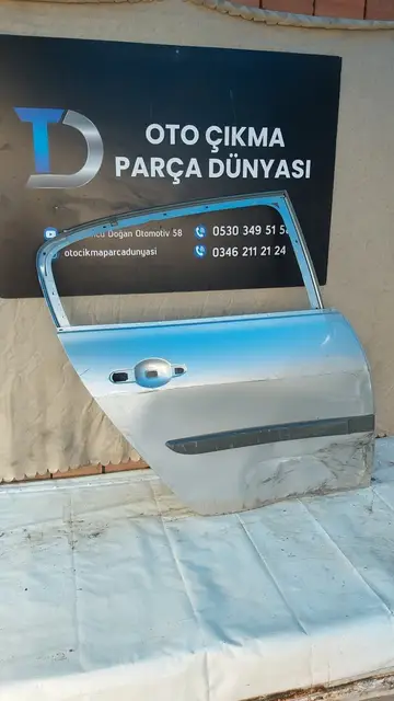 Renault Megane 2 Sağ Arka Kapı 04-10