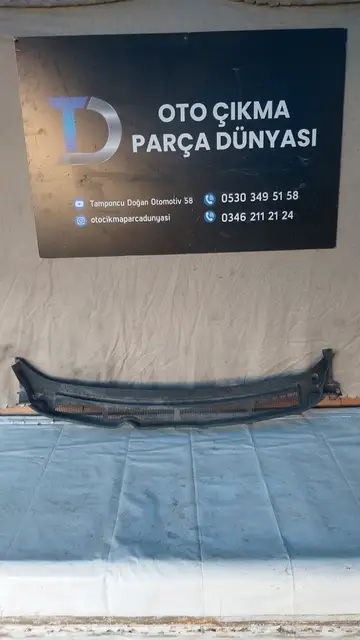 Ford Courier Ön Cam Izgarası 14-23