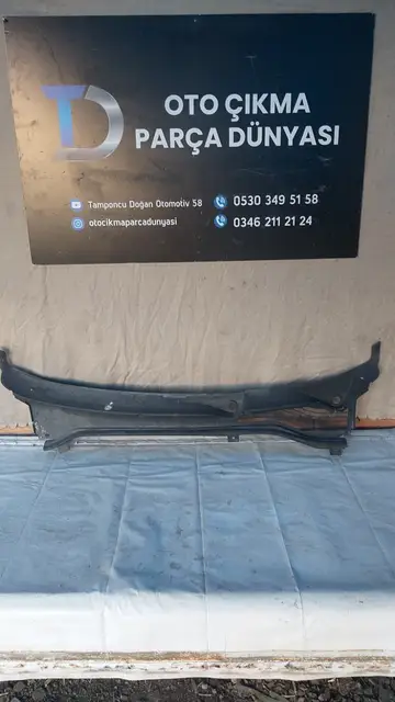 Fiat Doblo Ön Cam Izgarası 09-15