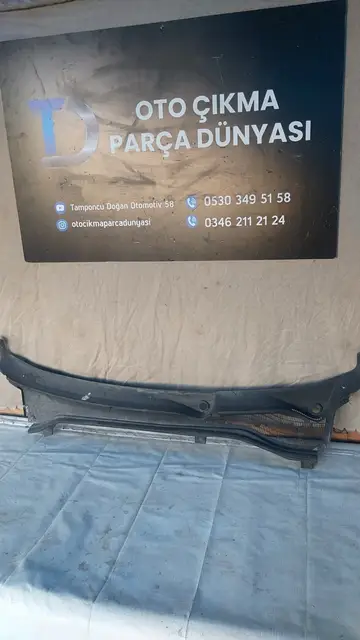 Fiat Doblo Ön Cam Izgarası 09-15