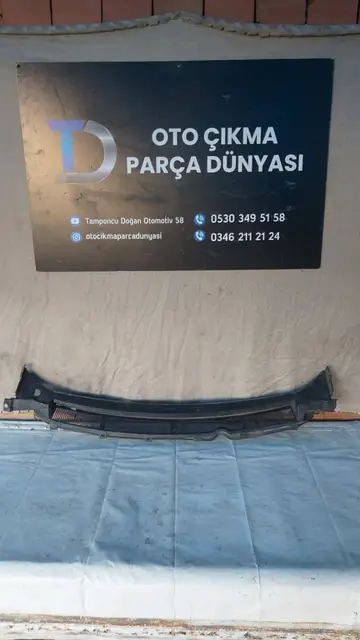 Ford Courier Ön Cam Izgarası 14-23