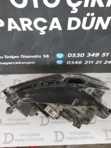 Volkswagen Passat B8 Sağ Far (14-19)