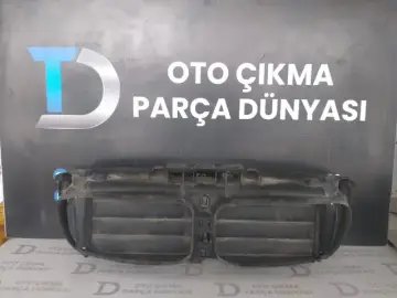 BMW F10 Radyatör Maskesi