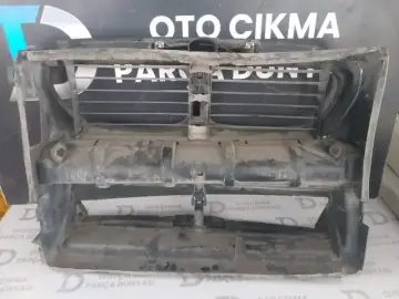 BMW F10 Radyatör Maskesi