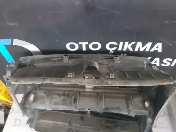 BMW F10 Radyatör Maskesi