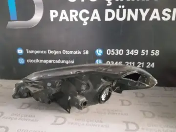 Toyota Yaris Sağ Far