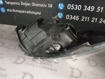 Toyota Yaris Sağ Far