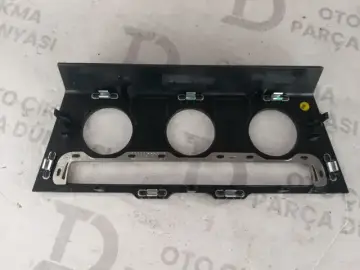 Volkswagen Passat B8 Klima Panel Çerçevesi