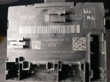 Volkswagen Passat B8 Sağ Ön Kapı Beyni