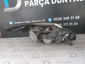 Toyota Avensis Sol Far (09-11)