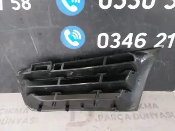 Renault Megane 2 Sağ Ön Tampon Izgarası