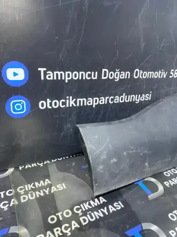 Volvo XC40 Ön Sağ Kapı Bandı [2021]