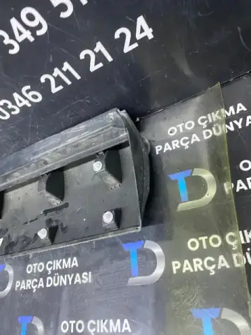 Volvo XC40 Ön Sağ Kapı Bandı [2021]