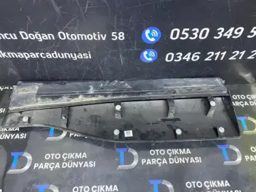 Volvo XC40 Ön Sağ Kapı Bandı [2021]