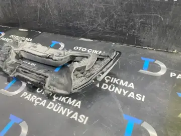 Mercedes E Serisi W212 Ön Tampon Izgarası Sol