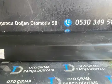 Toyota Corolla Cross Sağ Ön Kapı Bandı [2021]