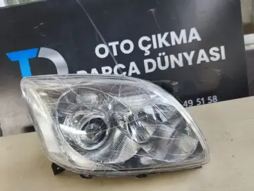 Toyota Avensis Sağ Far