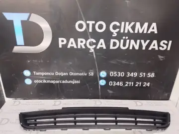 Volkswagen Jetta Ön Tampon Panjuru Siyah 2010