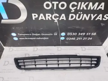 Volkswagen Jetta Ön Tampon Panjuru Siyah 2010
