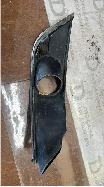 Renault Megane 4 Sağ Sis Çerçevesi
