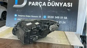 Mercedes C 200 Sağ Far