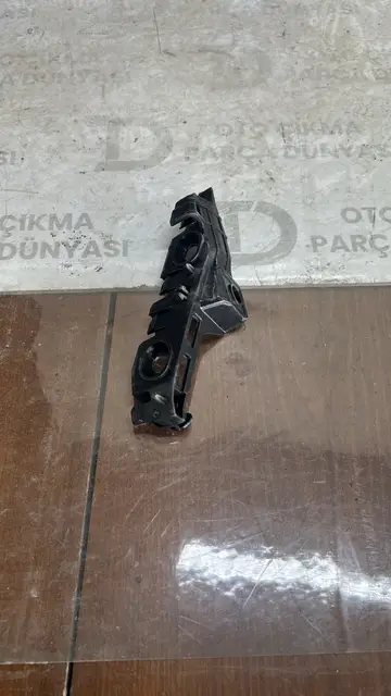 Volkswagen Passat Ön Tampon B8 Sol Braket 2015