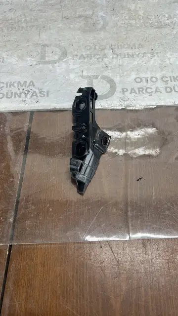 Volkswagen Passat B8 Ön Tampon Sağ Braket 2015