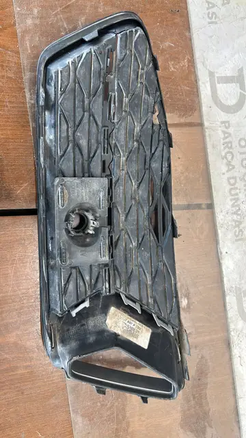 Audi A6 Sol Ön Sis Çerçevesi