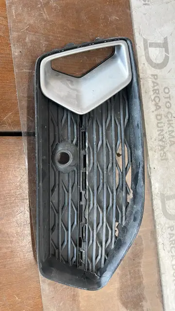 Audi A6 Sol Ön Sis Çerçevesi