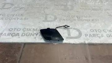 VW Passat B8 Ön Tampon Çeki Demir Kapağı 14-19