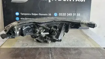 Toyota Avens Sağ Far 2015-2018