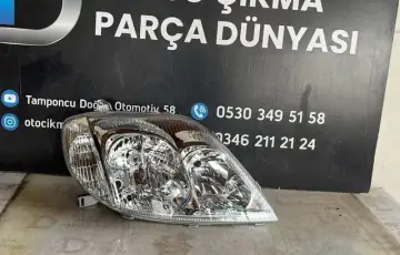 Toyota Corolla Sağ Ön Far Çıkma