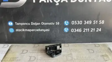 Nissan Navara Sağ Ön Far Braketi