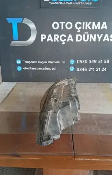 Volvo S60 Sağ Far Camı Kırık (05-10)