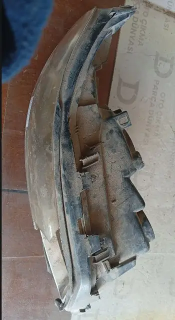Volvo S60 Sağ Far Camı Kırık (05-10)