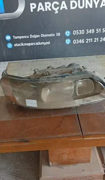 Volvo S60 Sağ Far Camı Kırık (05-10)